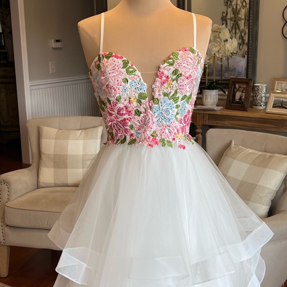 Gorgeous Camille La Vie ball gown dress perfect for prom, sweet 16th and formal - Picture 7 of 11